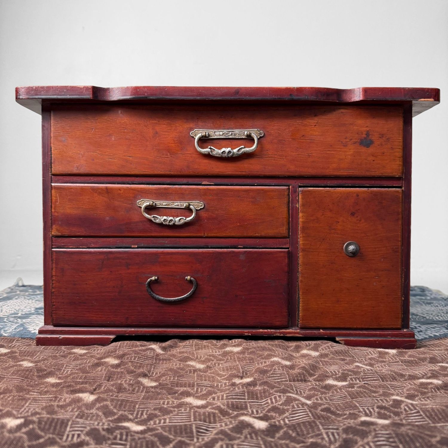 Japans Klein Ladekastje, Roodbruin Hout, 1950s