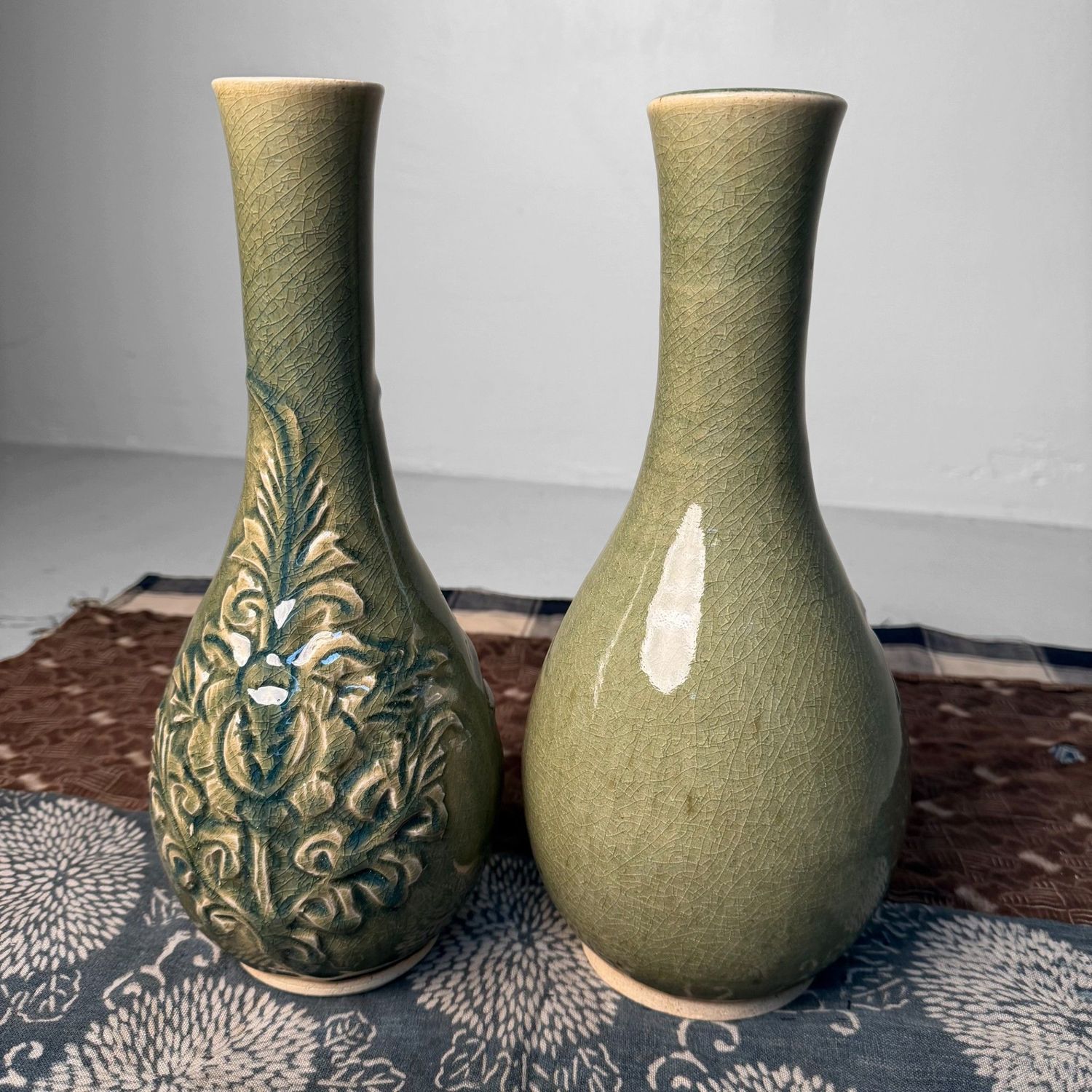 Set Celadon Ikebana Vazen, Bloemreliëf door Noma Gazan, Japan, 1970s