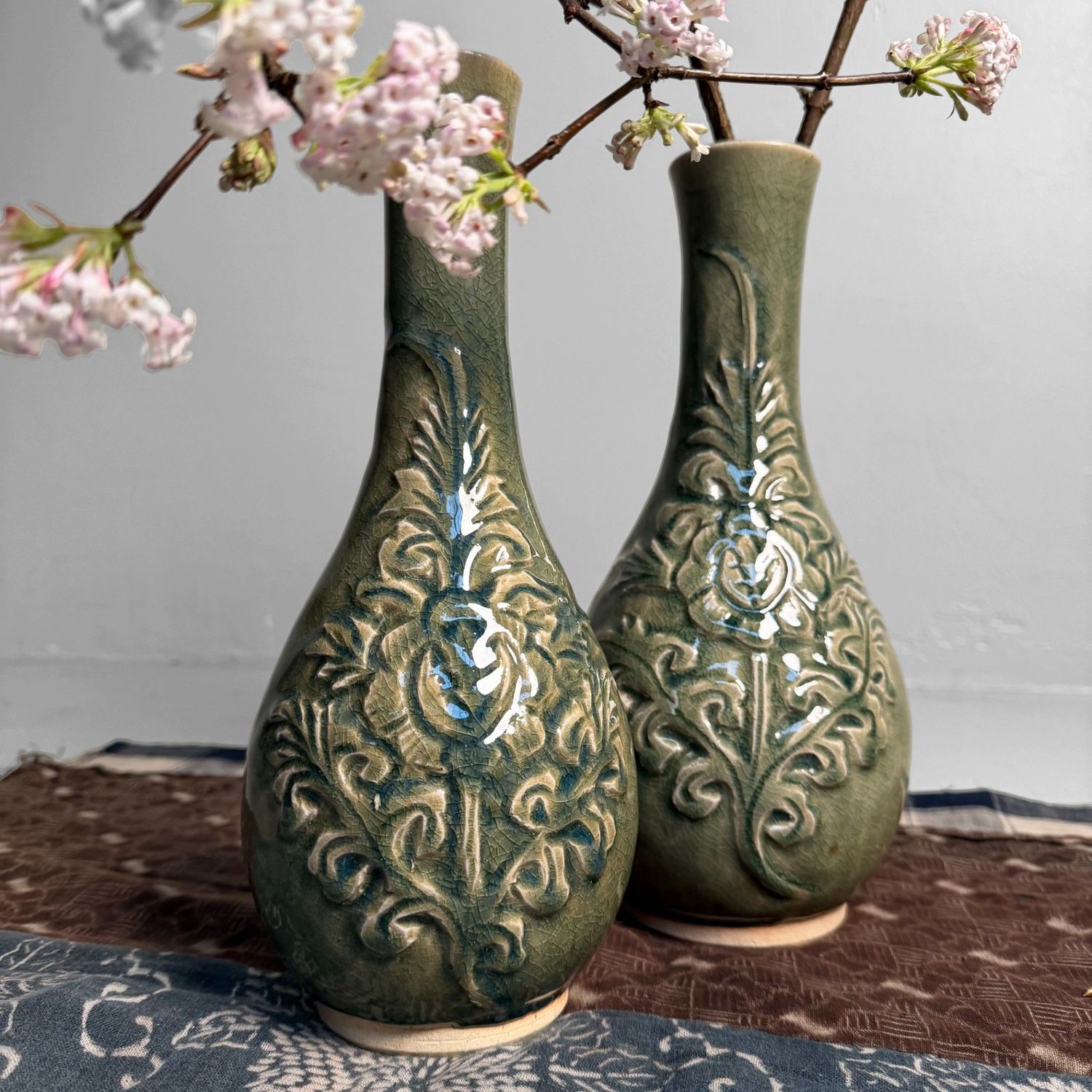 Set Celadon Ikebana Vazen, Bloemreliëf door Noma Gazan, Japan, 1970s