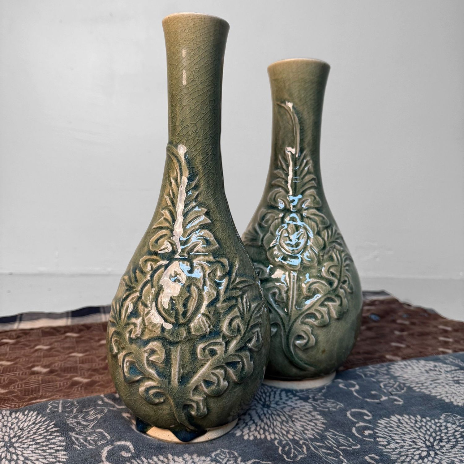Set Celadon Ikebana Vazen, Bloemreliëf door Noma Gazan, Japan, 1970s