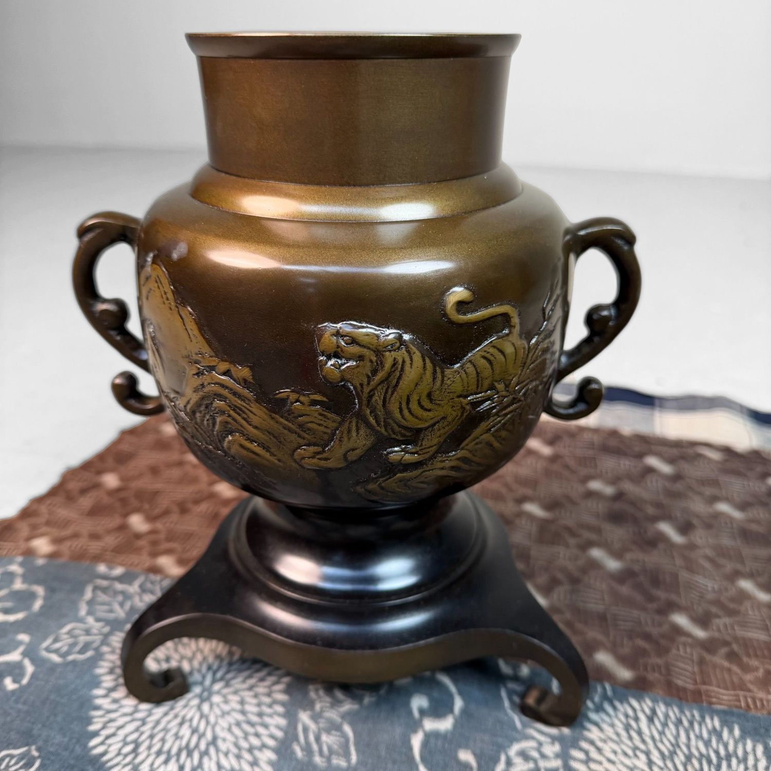 Bronze “Usubata” Ikebana Vase, Dragon & Tiger, Japan, 1990s