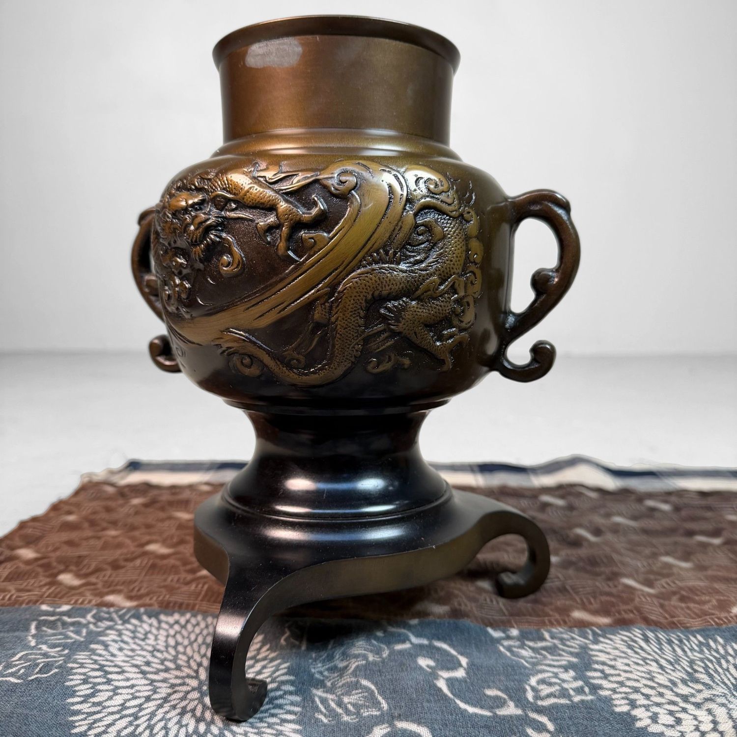 Bronze “Usubata” Ikebana Vase, Dragon & Tiger, Japan, 1990s
