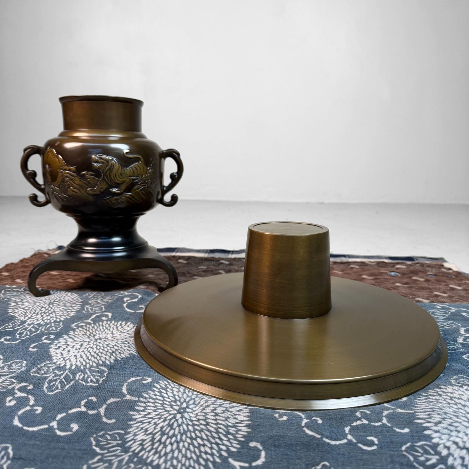 Bronze “Usubata” Ikebana Vase, Dragon & Tiger, Japan, 1990s