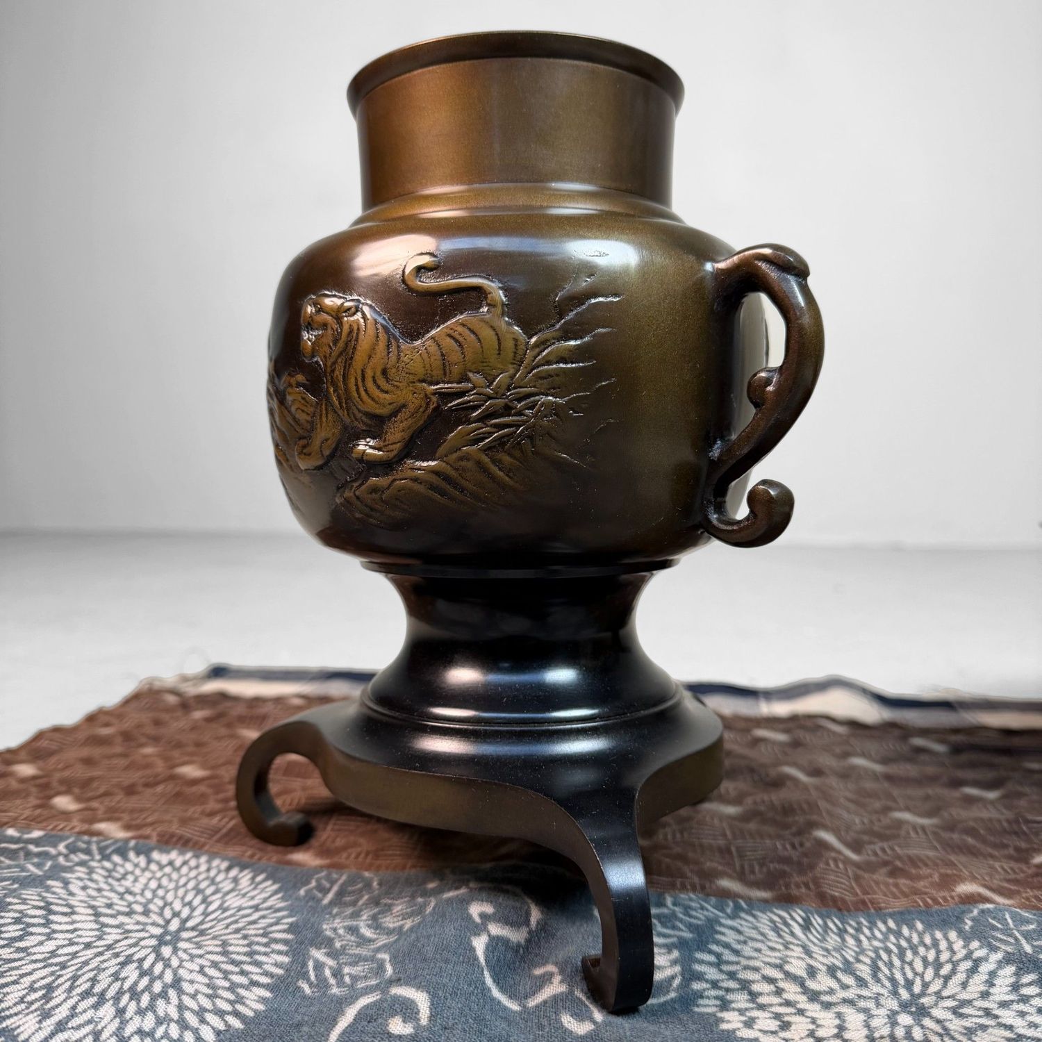 Bronze “Usubata” Ikebana Vase, Dragon & Tiger, Japan, 1990s