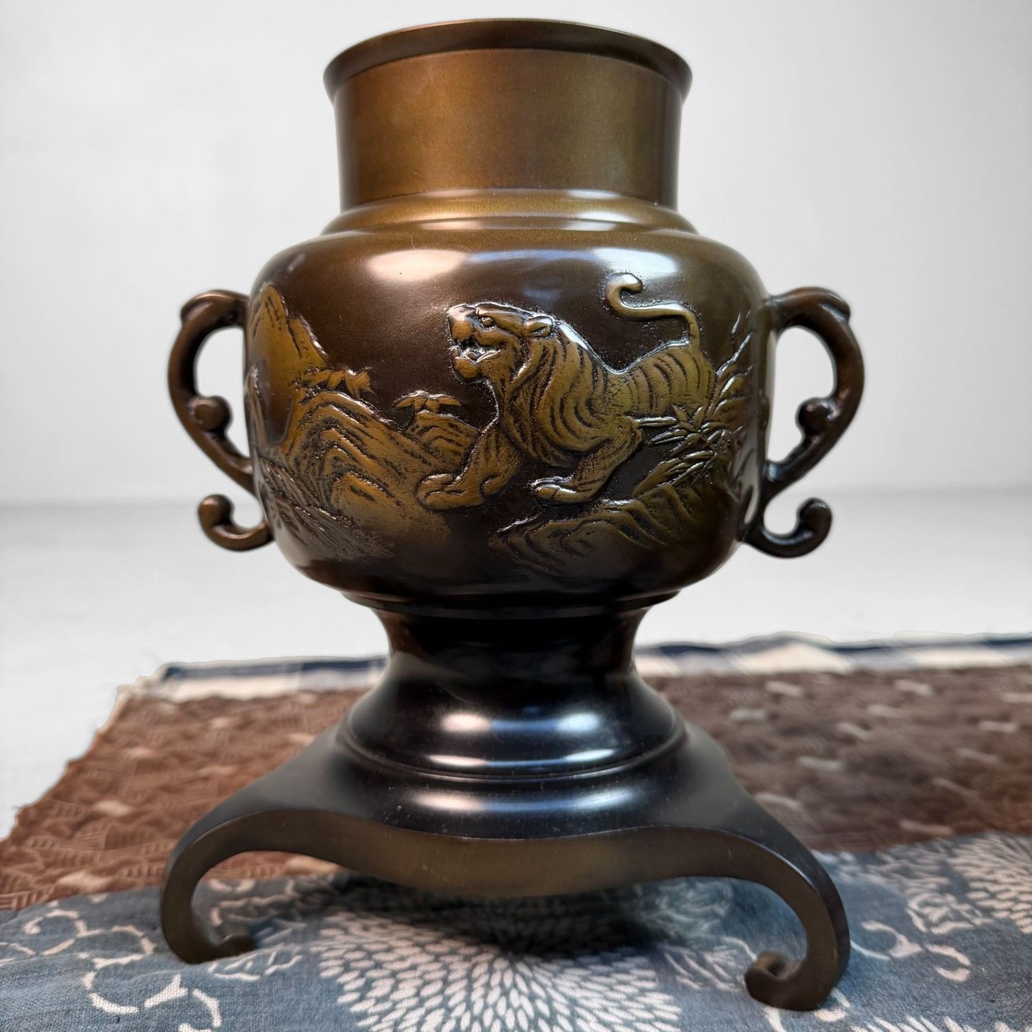 Bronze “Usubata” Ikebana Vase, Dragon & Tiger, Japan, 1990s