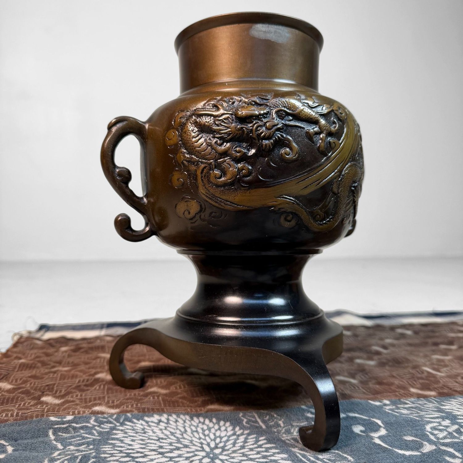 Bronze “Usubata” Ikebana Vase, Dragon & Tiger, Japan, 1990s