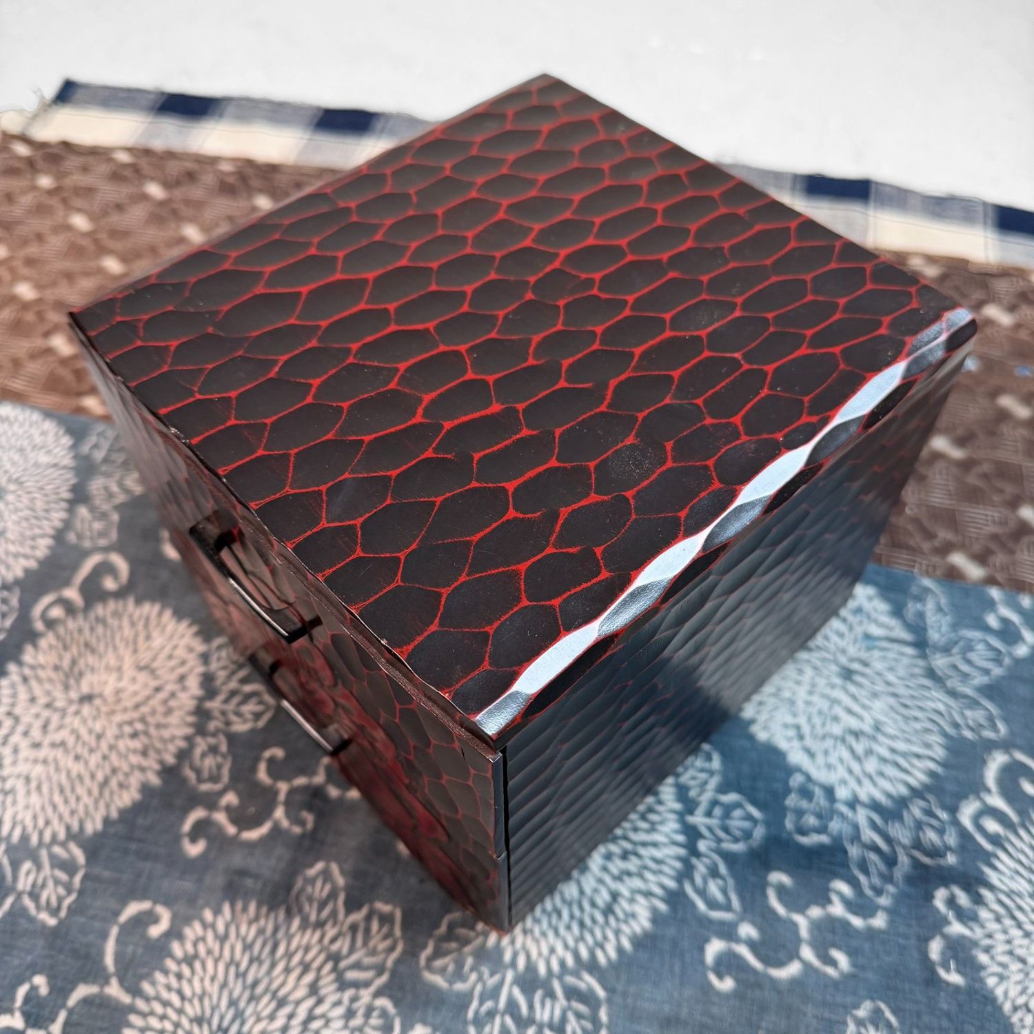 Small Kamakura-bori Haribako “Peony”, Jewellery Chest, Japan, 1970s.