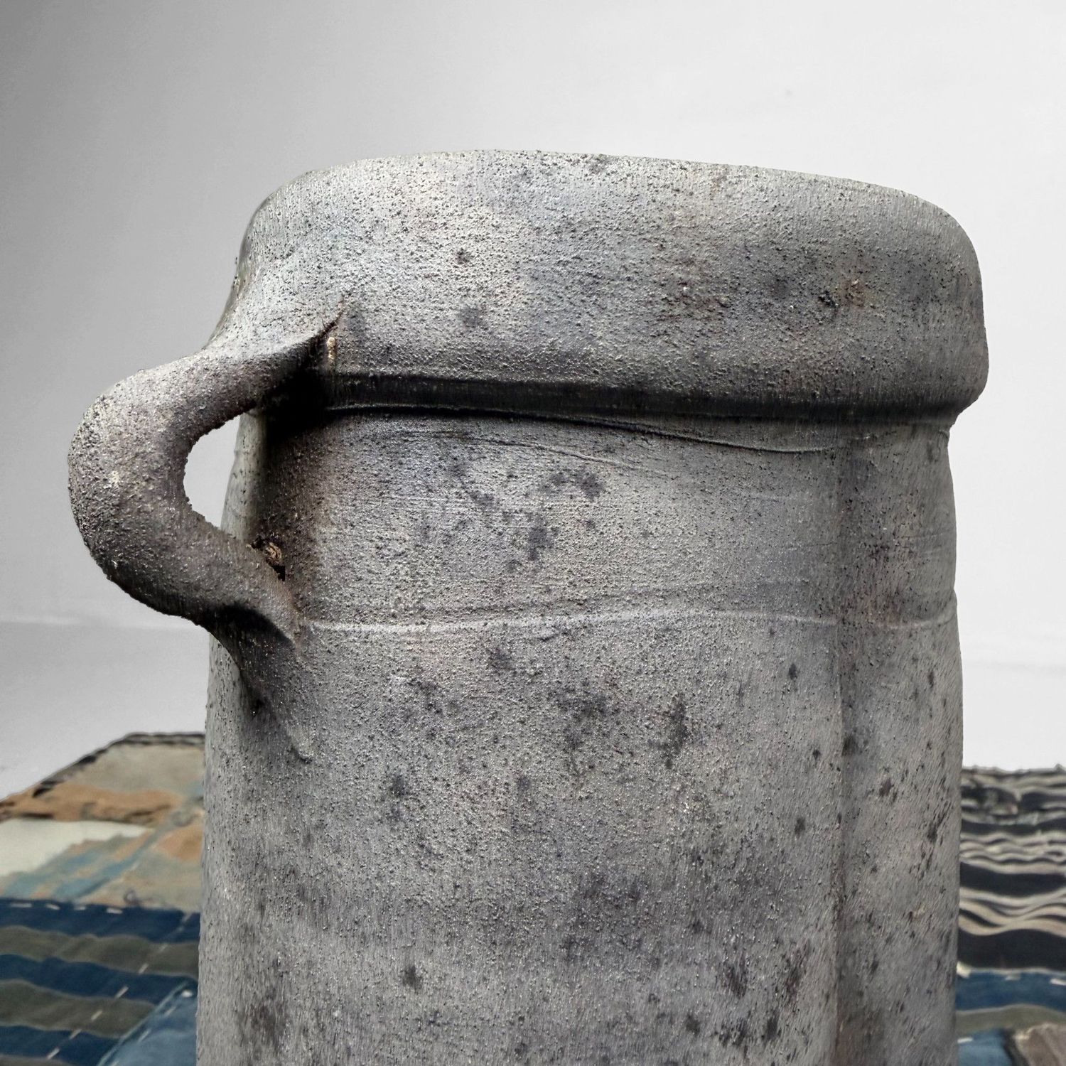 Organic Bizen Ikebana Vase (Hanaire) by Kurosawa Izumi, 1970s Organic Bizen Ikebana Vase (Hanaire) by Kurosawa Izumi, 1970s