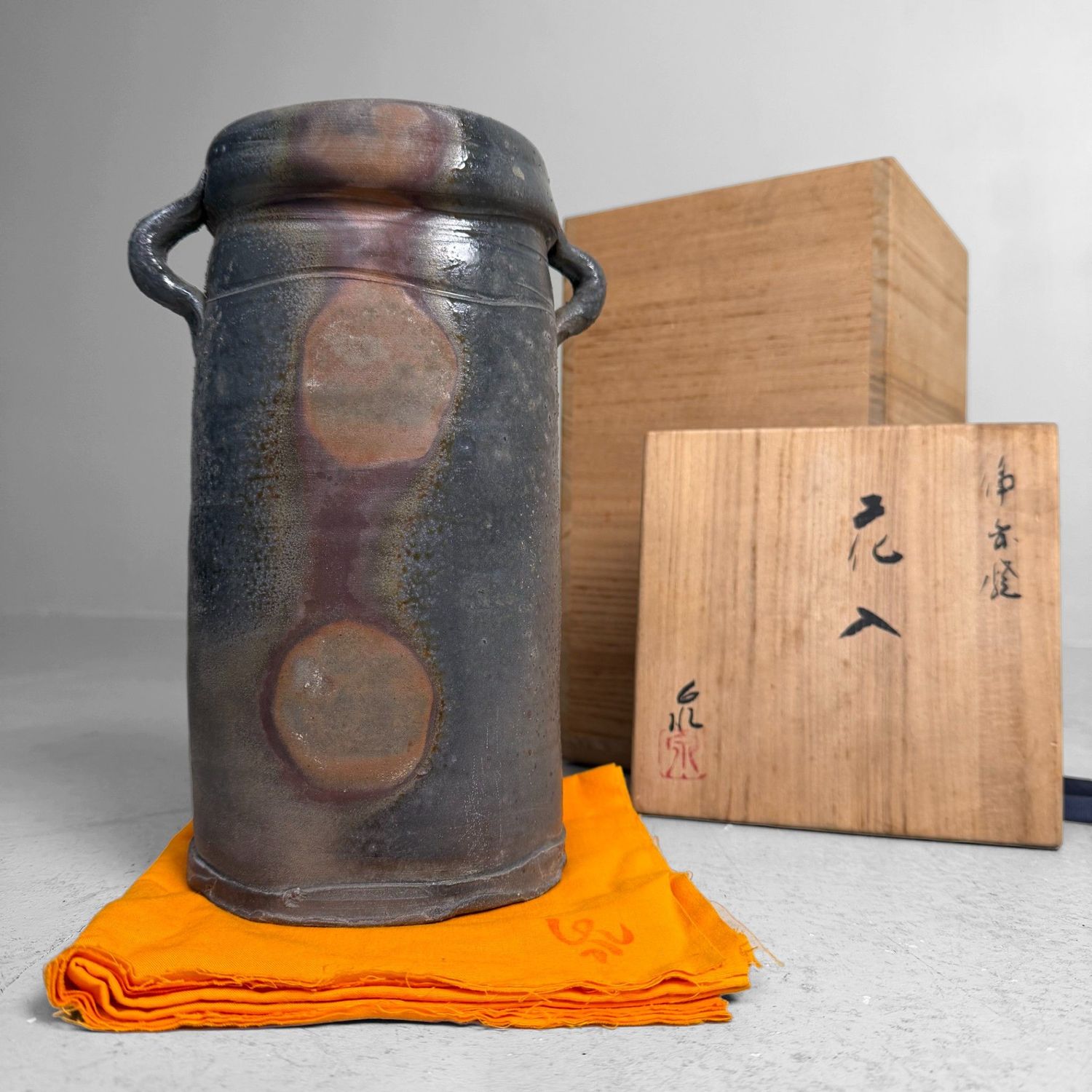 Organic Bizen Ikebana Vase (Hanaire) by Kurosawa Izumi, 1970s Organic Bizen Ikebana Vase (Hanaire) by Kurosawa Izumi, 1970s