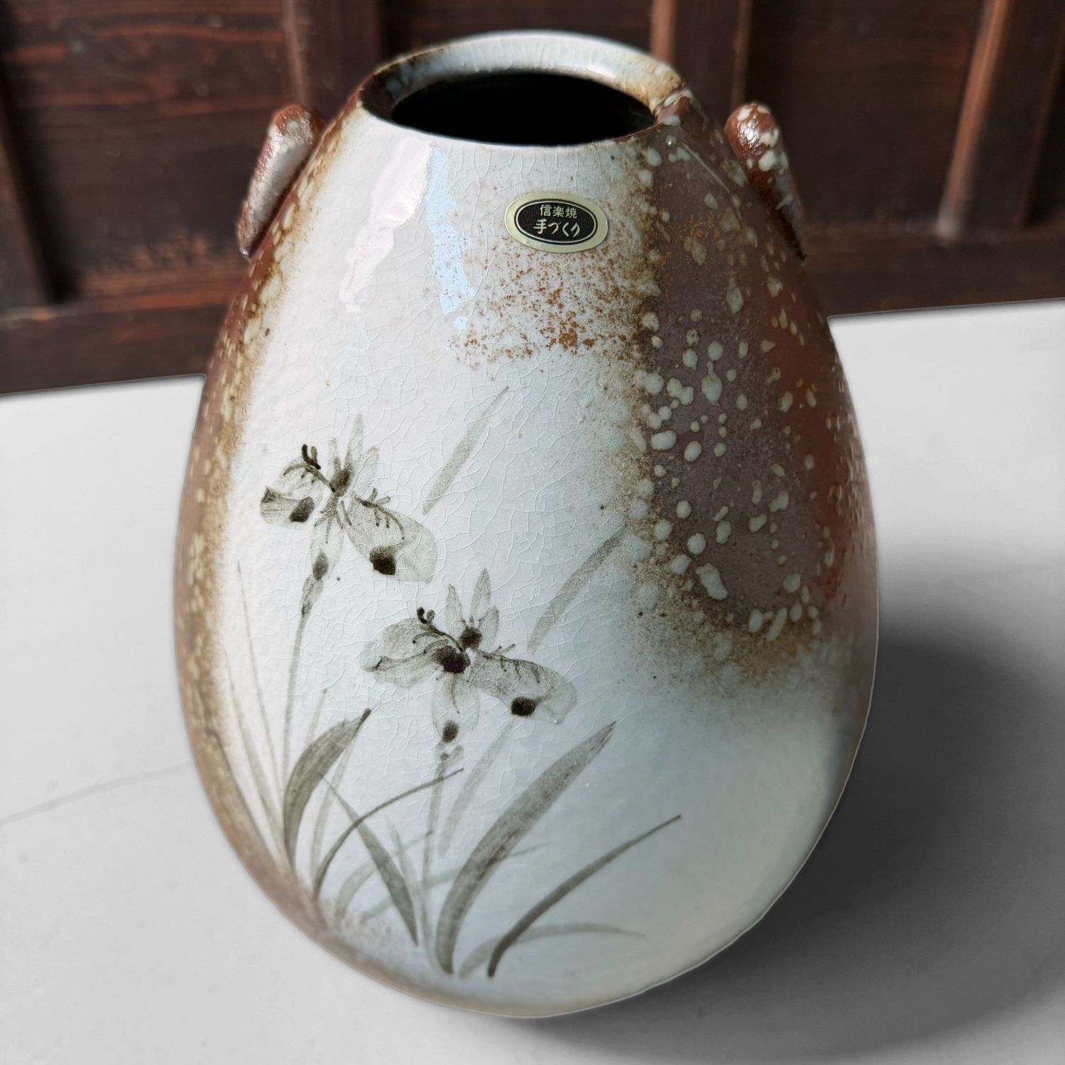 ​Japanse Ikebana Vaas, Shigaraki Keramiek met Irissen, 1970s