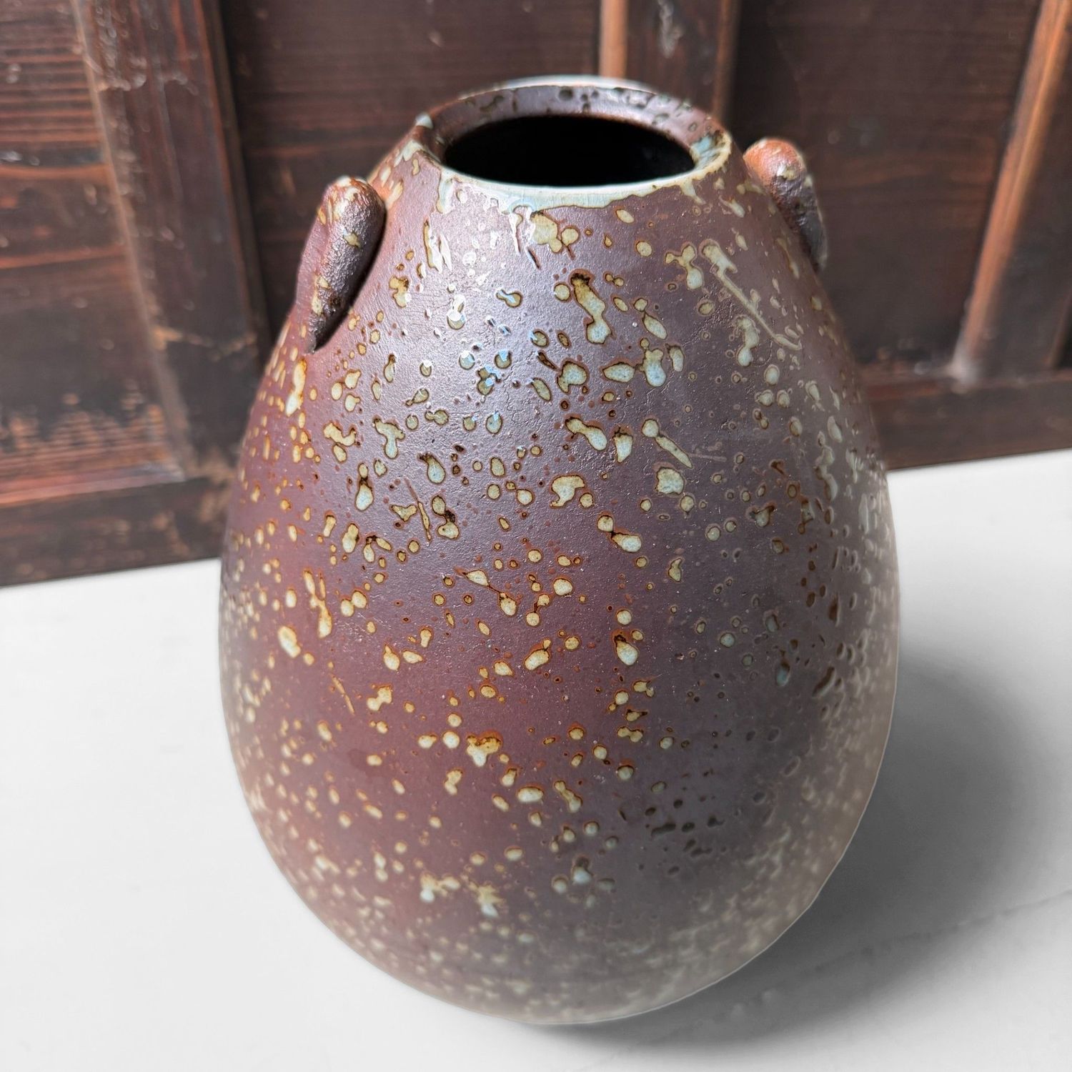 ​Japanse Ikebana Vaas, Shigaraki Keramiek met Irissen, 1970s