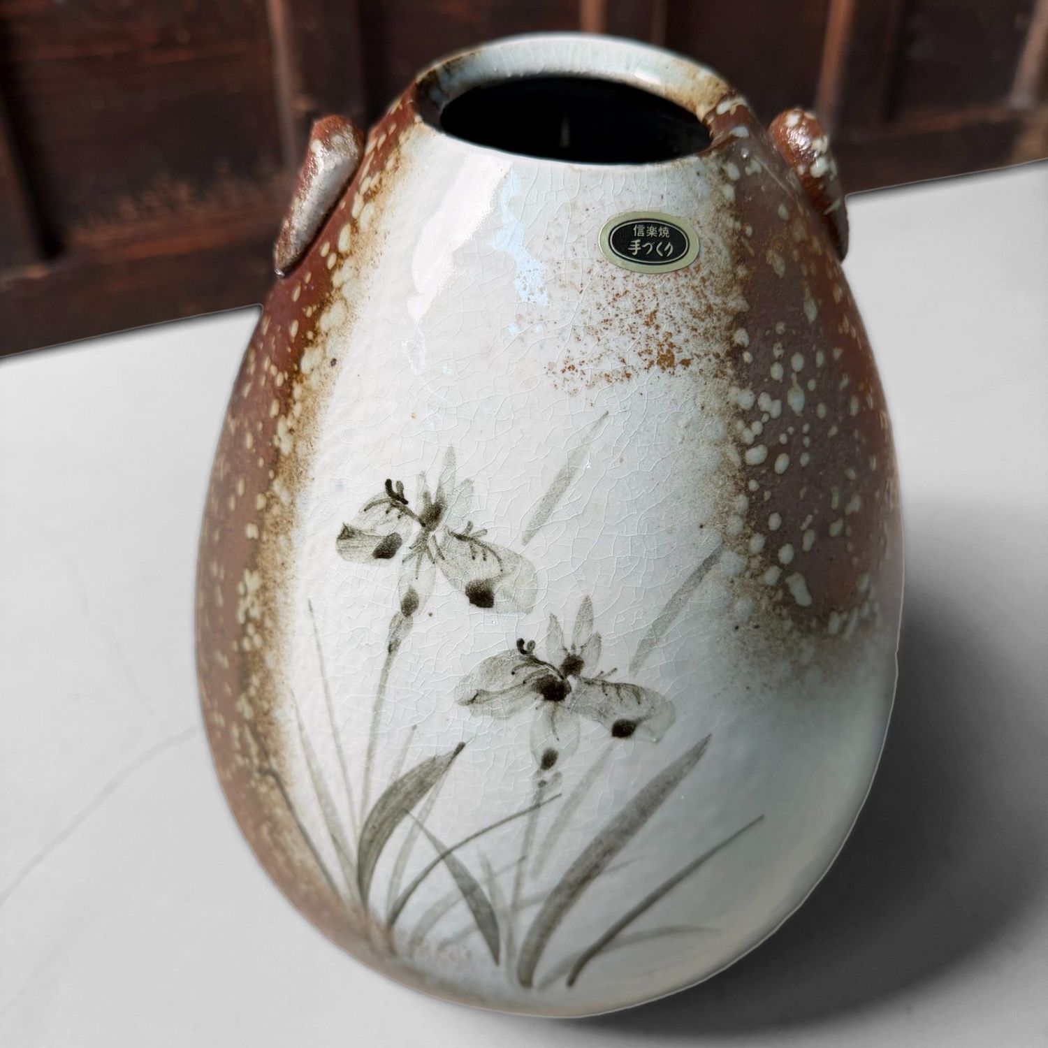 ​Japanse Ikebana Vaas, Shigaraki Keramiek met Irissen, 1970s
