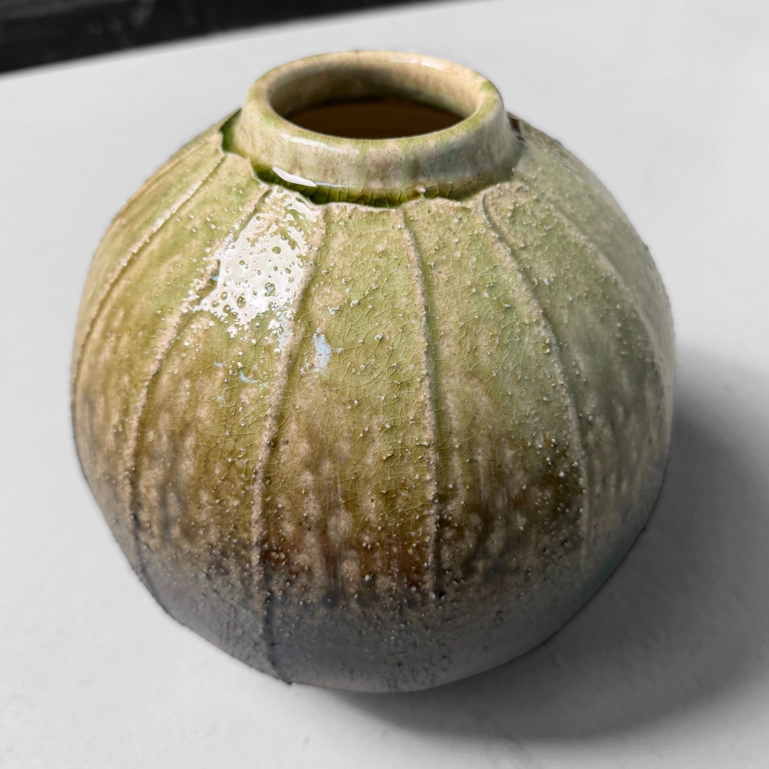 Shigaraki Ikebana, Bolvorm met Groen Asglazuur, 1970