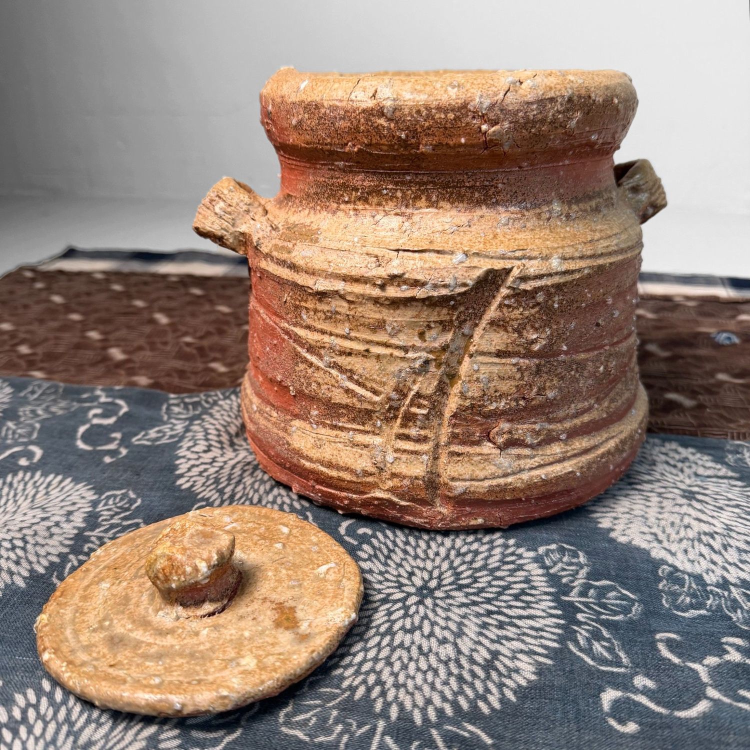 Shigaraki Tea Ceremony Water Pot, Japanese Interior Accent, 1970s Shigaraki Tea Ceremony Water Pot, Japanese Interior Accent, 1970s