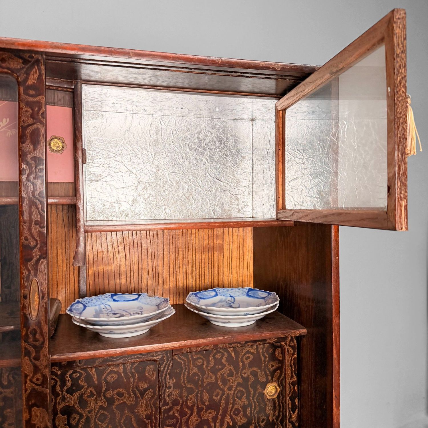 Japanse Chadansu Theekast, Zeldzame Keyaki Displaykast, jaren 20