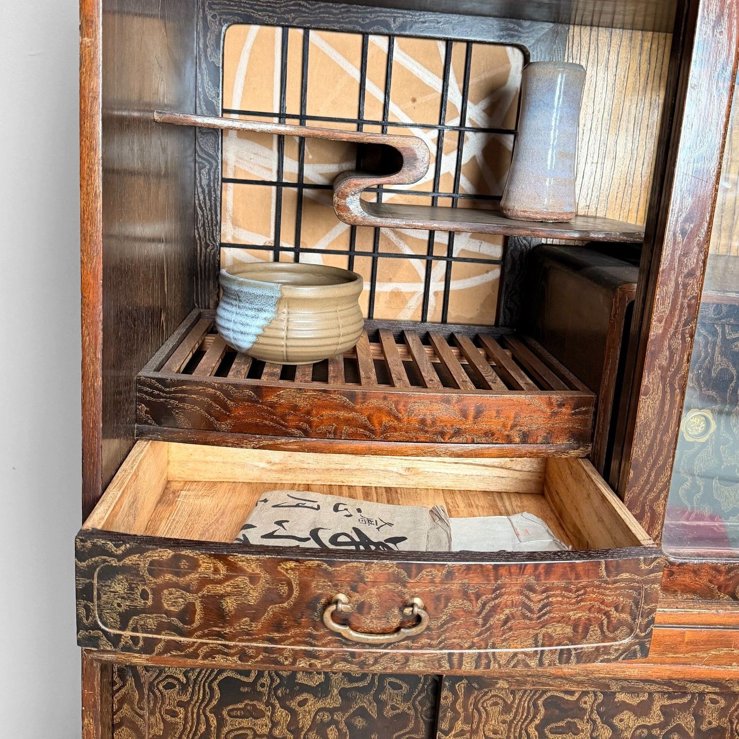 Japanse Chadansu Theekast, Zeldzame Keyaki Displaykast, jaren 20