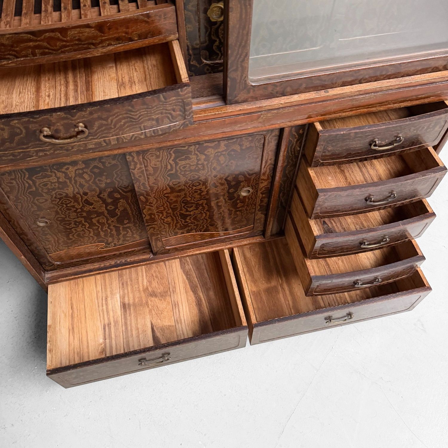 Japanse Chadansu Theekast, Zeldzame Keyaki Displaykast, jaren 20