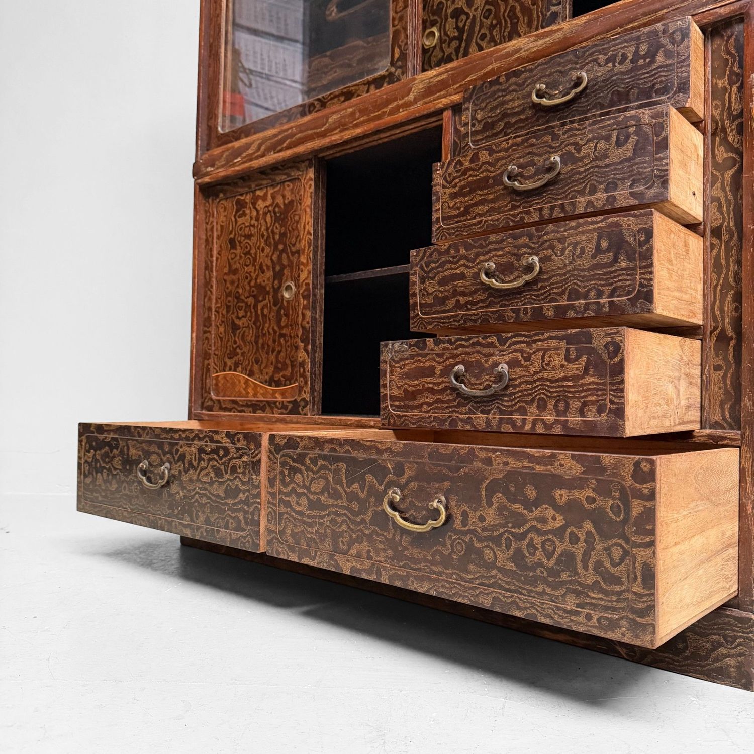 Japanse Chadansu Theekast, Zeldzame Keyaki Displaykast, jaren 20