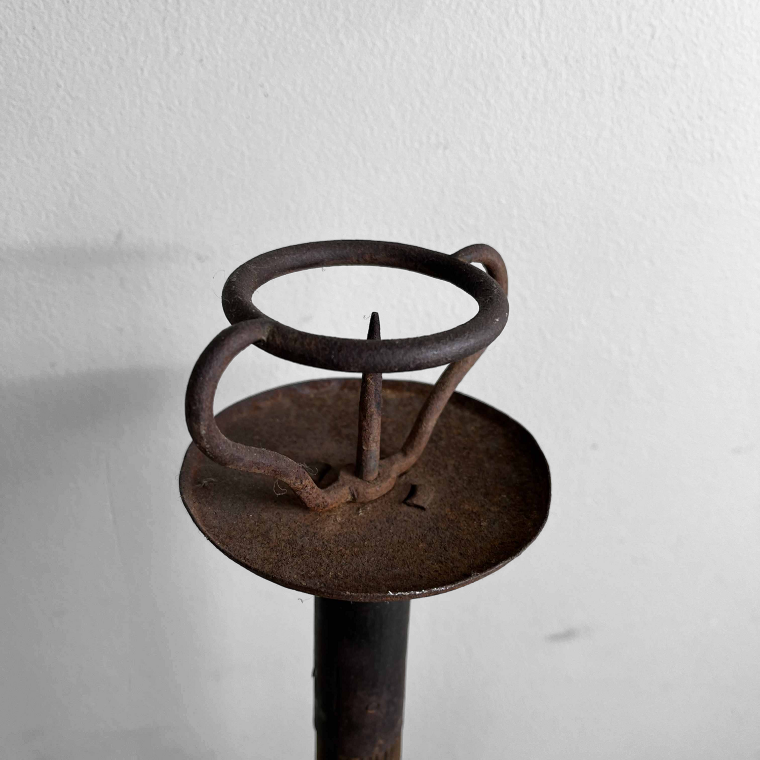 Set van Drie Japanse Shokudai Tempelkandelaars, Taishō-periode, ca. 1920