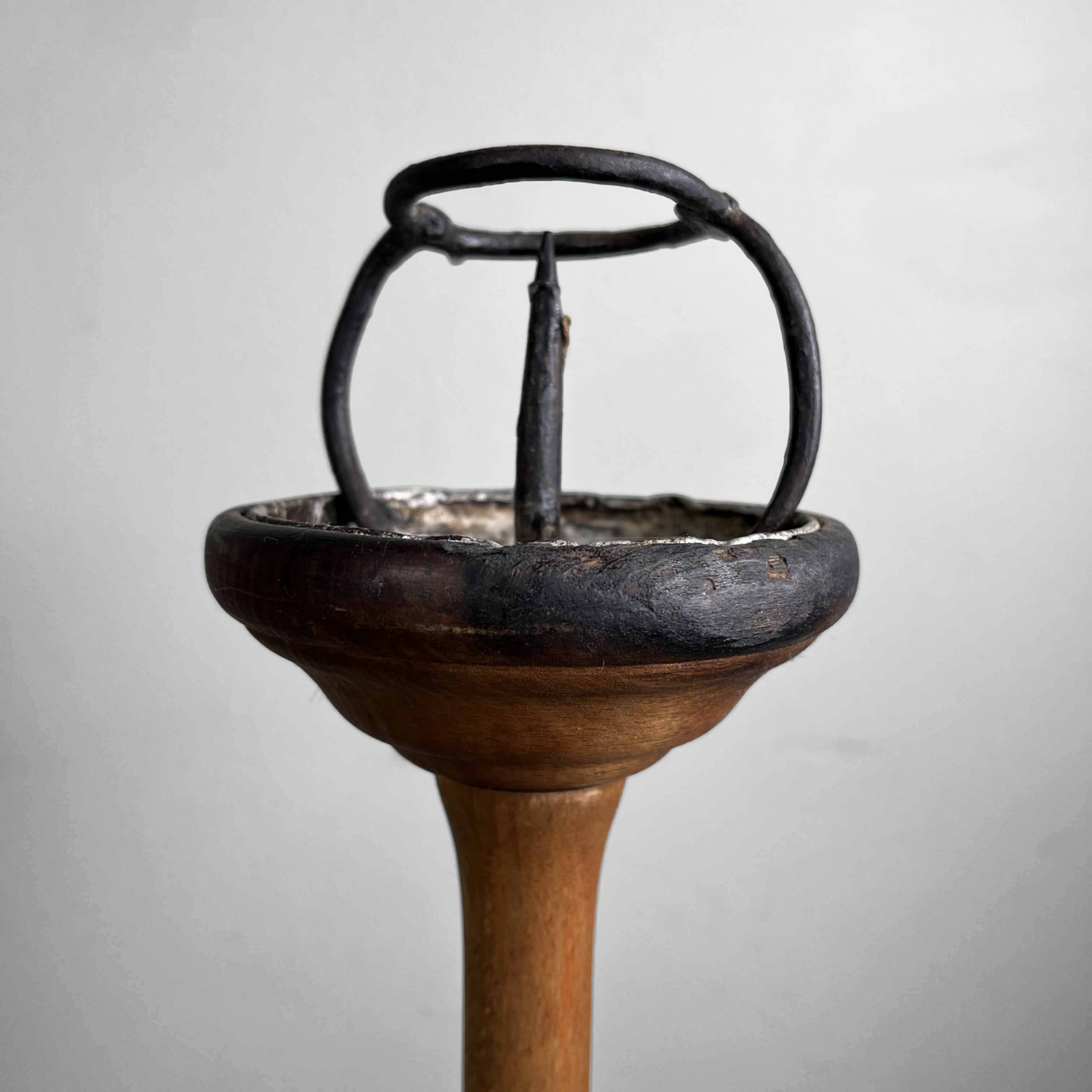 Set van Drie Japanse Shokudai Tempelkandelaars, Taishō-periode, ca. 1920