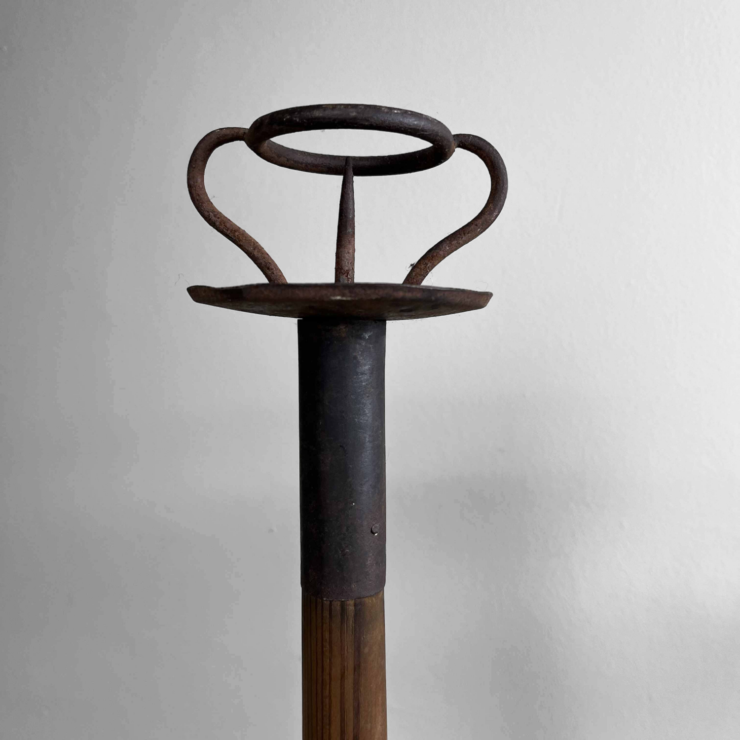 Set van Drie Japanse Shokudai Tempelkandelaars, Taishō-periode, ca. 1920