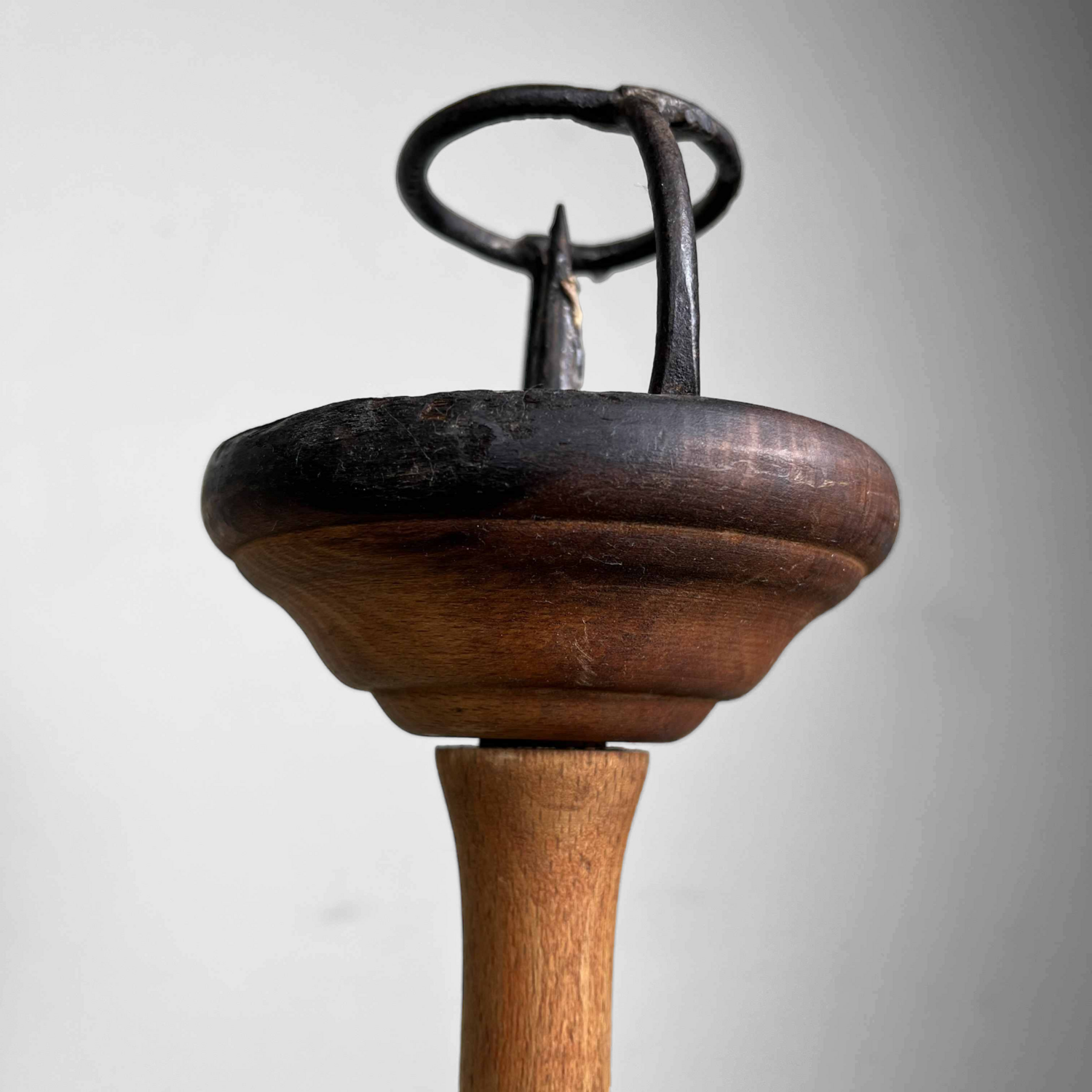 Set van Drie Japanse Shokudai Tempelkandelaars, Taishō-periode, ca. 1920