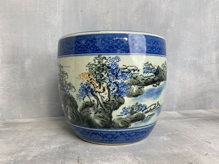 Antieke Japanse Keramische Hibachi met Berglandschap, ca. 1920