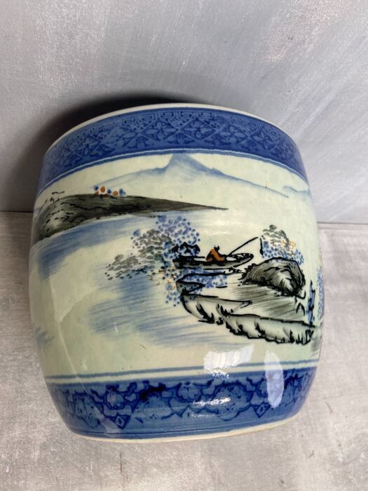 Antieke Japanse Keramische Hibachi met Berglandschap, ca. 1920