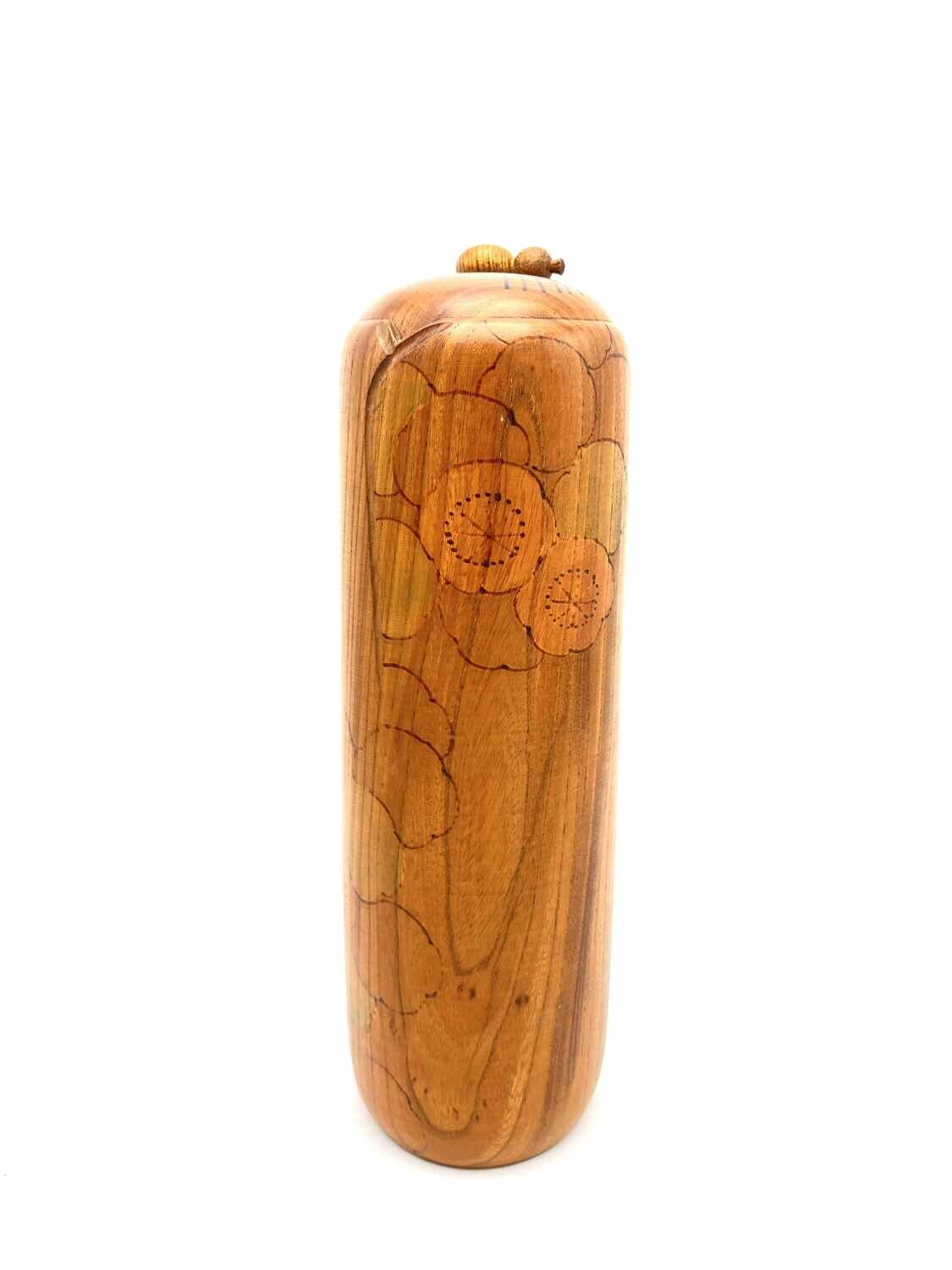 Vintage Sosaku Kokeshi door Takanashi Hanpuushi, Japan. Vintage Sosaku Kokeshi door Takanashi Hanpuushi, Japan.