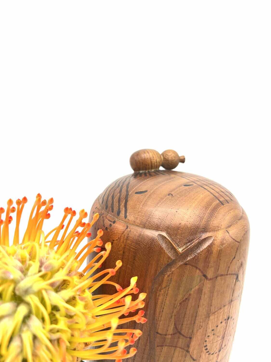 Vintage Sosaku Kokeshi door Takanashi Hanpuushi, Japan. Vintage Sosaku Kokeshi door Takanashi Hanpuushi, Japan.