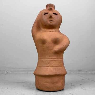 Waterdraagster Haniwa Keramiek, Miyazaki, jaren '60, Japan. Waterdraagster Haniwa Keramiek, Miyazaki, jaren '60, Japan.