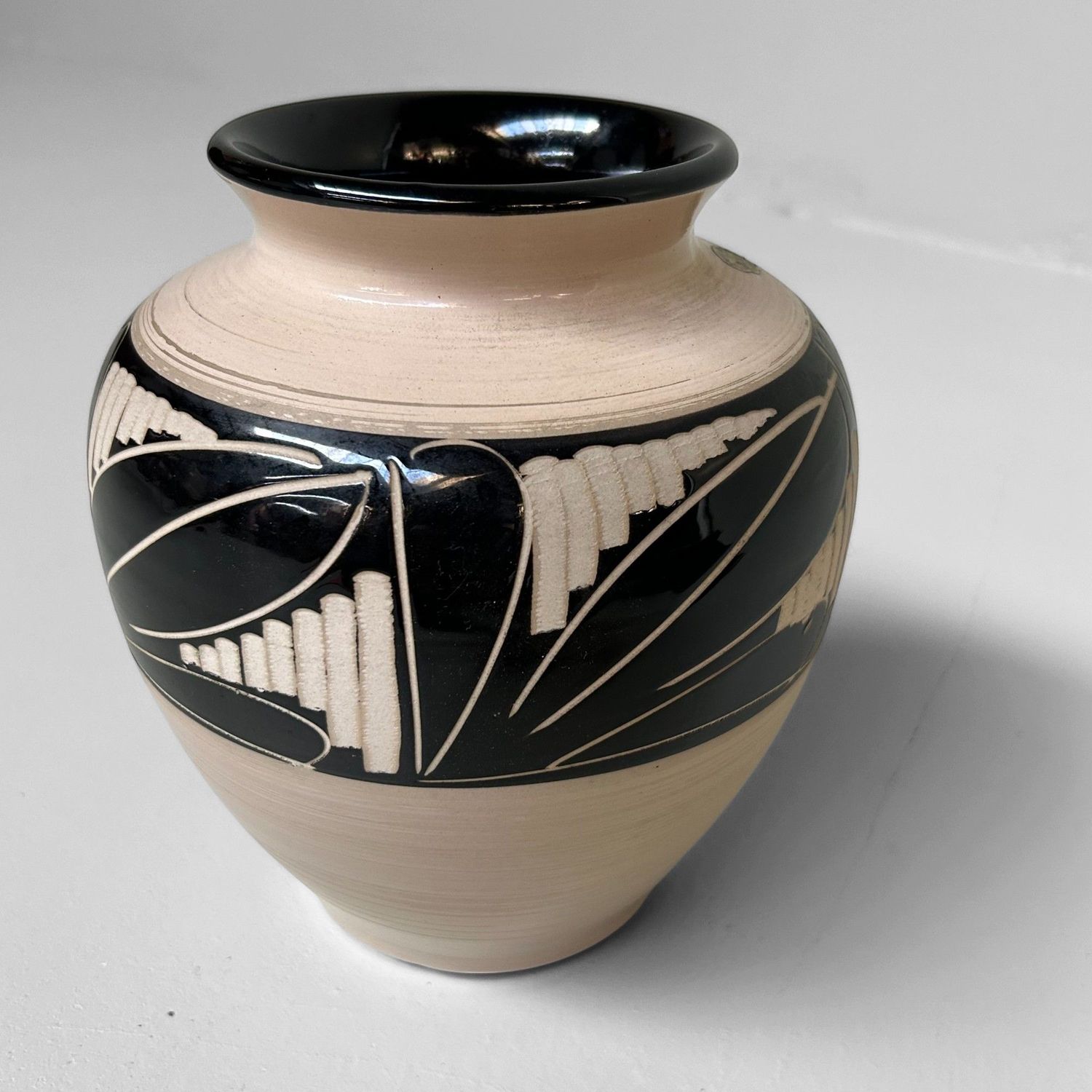 Japanese Vintage Ikebana Vase, Eitai Tōki, 1970s. Japanese Vintage Ikebana Vase, Eitai Tōki, 1970s.