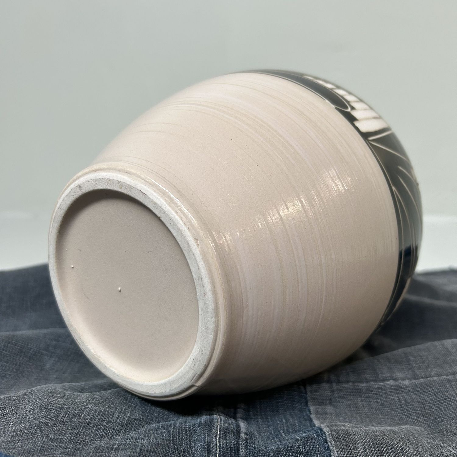 Japanese Vintage Ikebana Vase, Eitai Tōki, 1970s. Japanese Vintage Ikebana Vase, Eitai Tōki, 1970s.