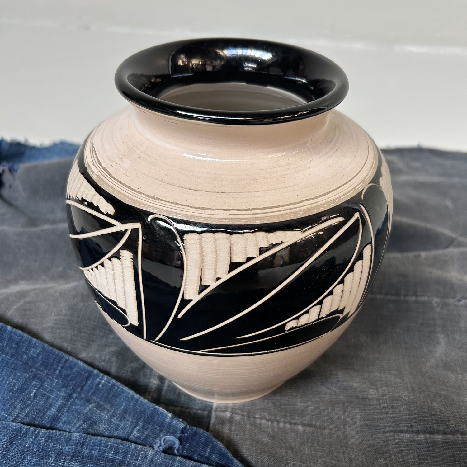 Japanese Vintage Ikebana Vase, Eitai Tōki, 1970s. Japanese Vintage Ikebana Vase, Eitai Tōki, 1970s.