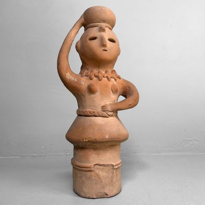 Haniwa Terracotta Beeld – Japanse Waterdraagster, Miyazaki, jaren '40 Haniwa Terracotta Beeld – Japanse Waterdraagster, Miyazaki, jaren '40