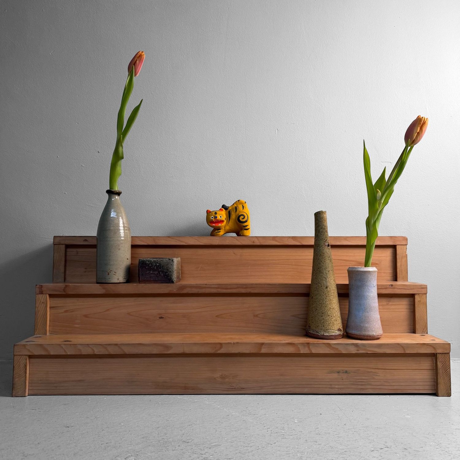 Japans Houten Displayrek, Drie Niveaus, Minimalistisch, 1960s