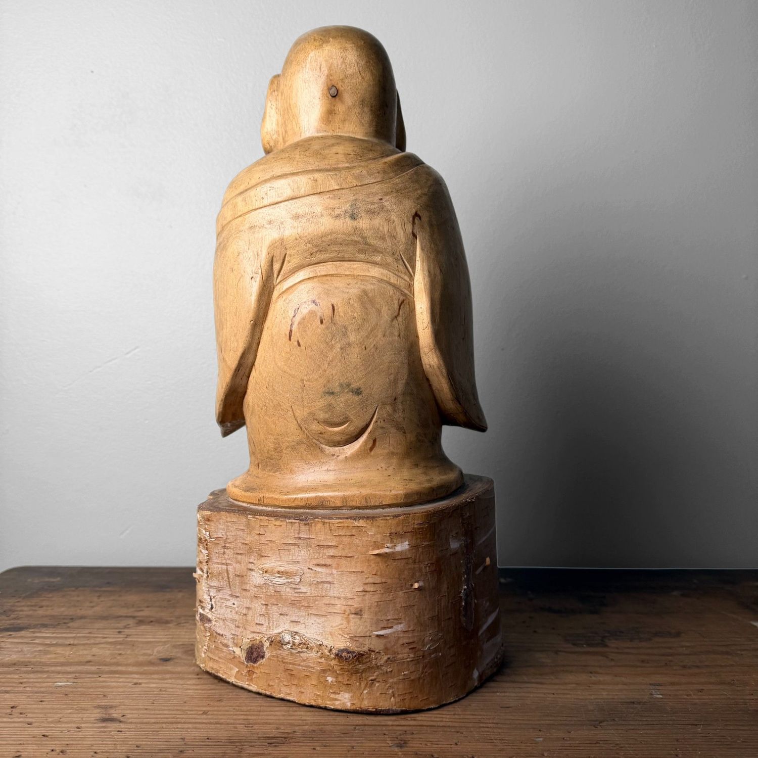 Japanse Hotei, Lachende Boeddha, in Massief Berkenhout, jaren 1950