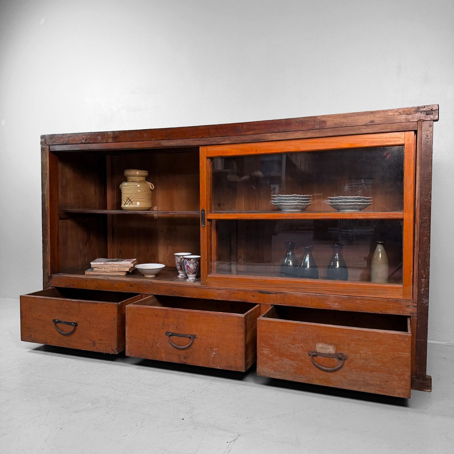 Antieke Japanse Winkeltoog, Vitrinekast met Lades, 1920s