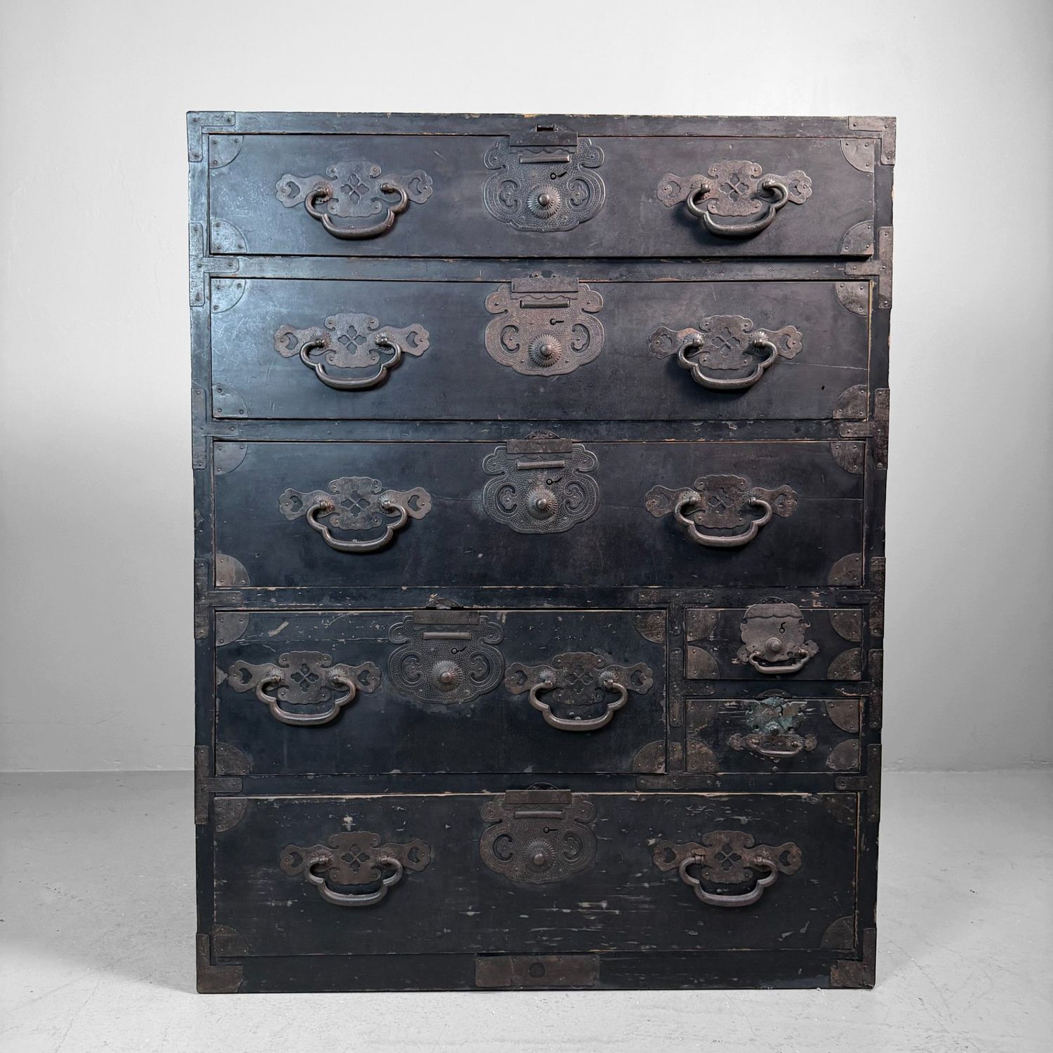 Grote Japanse Antieke Tansu, Decoratieve Ladekast, 1900s