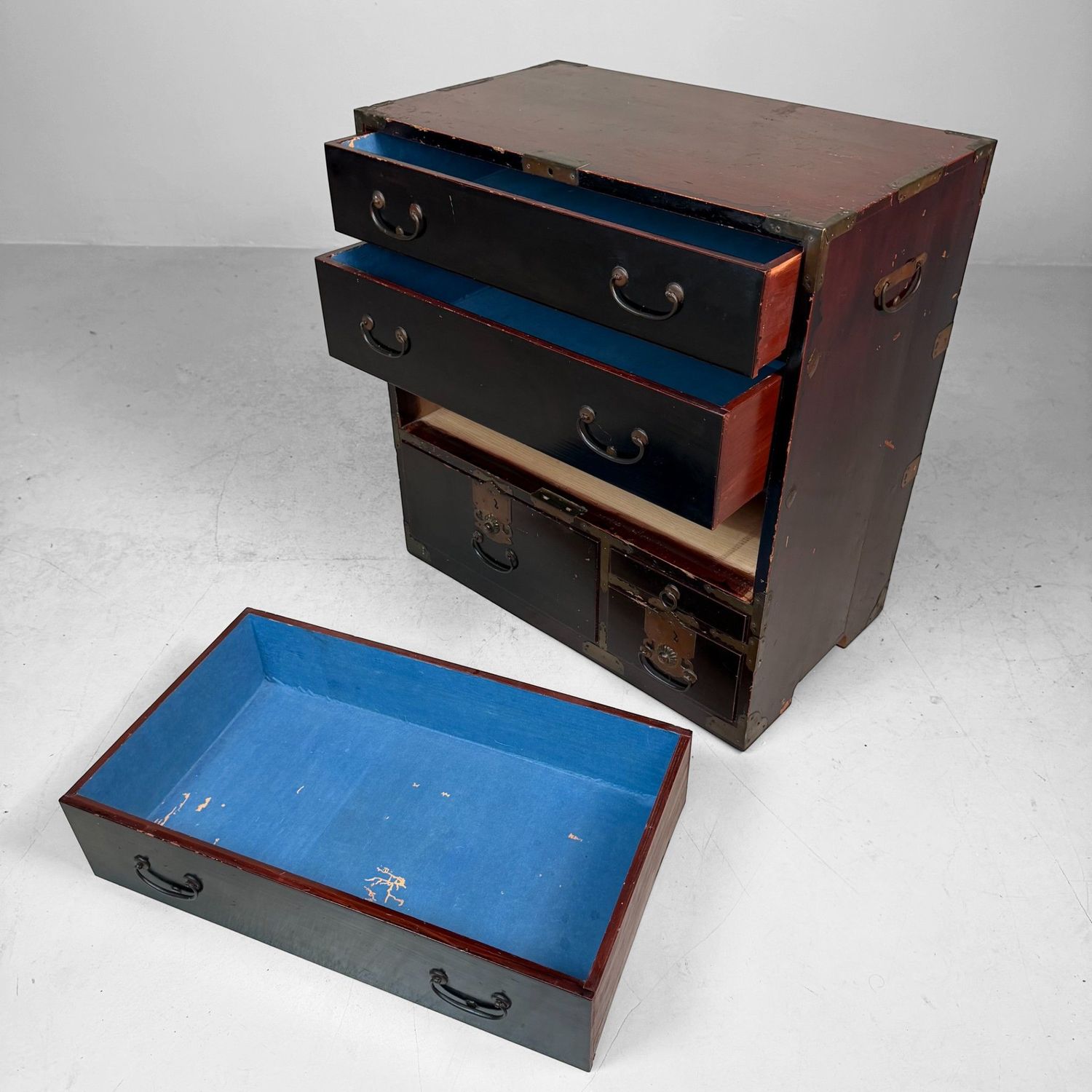 Japanese Antique Tansu Chest of Drawers with Brass Hardware, 1900s