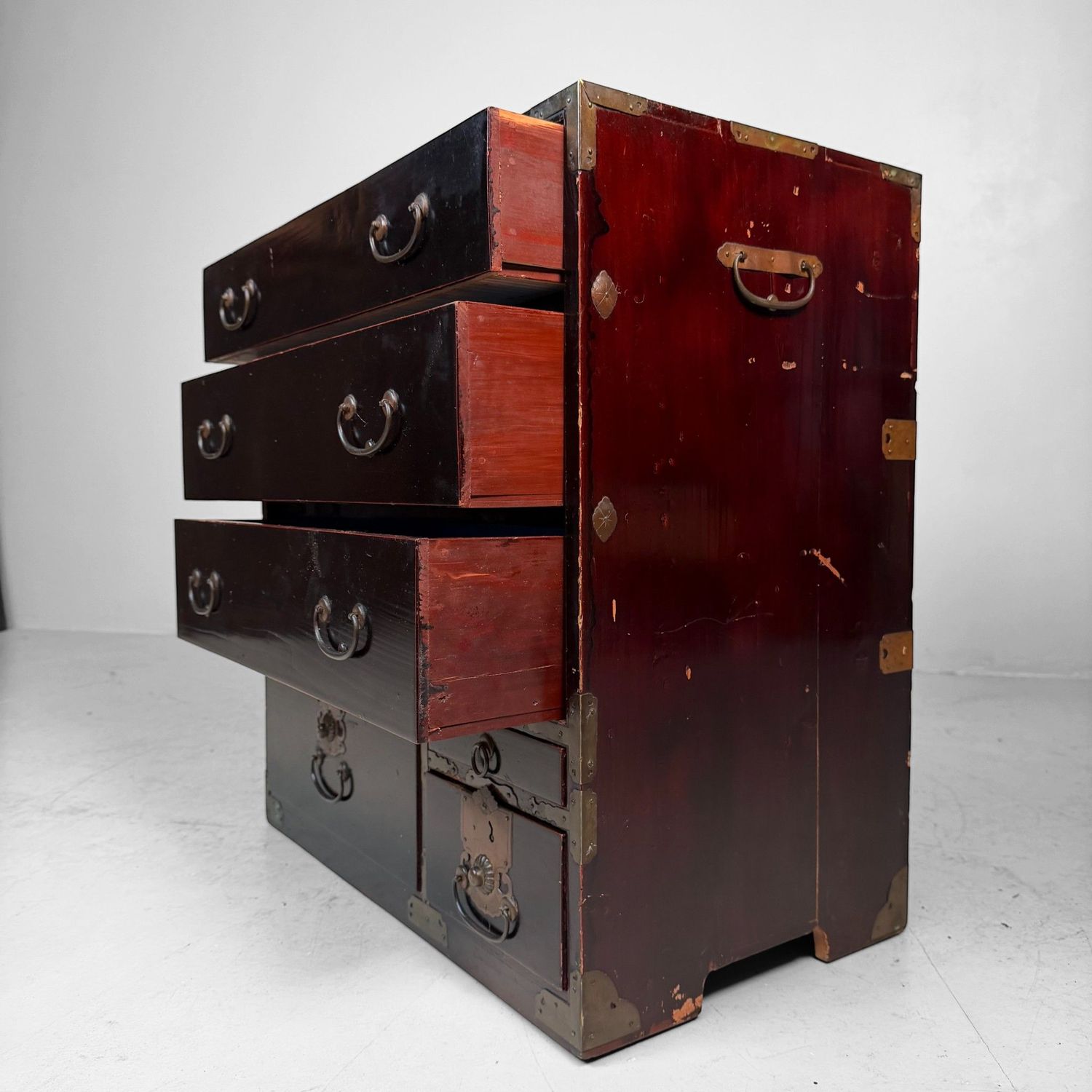 Japanese Antique Tansu Chest of Drawers with Brass Hardware, 1900s