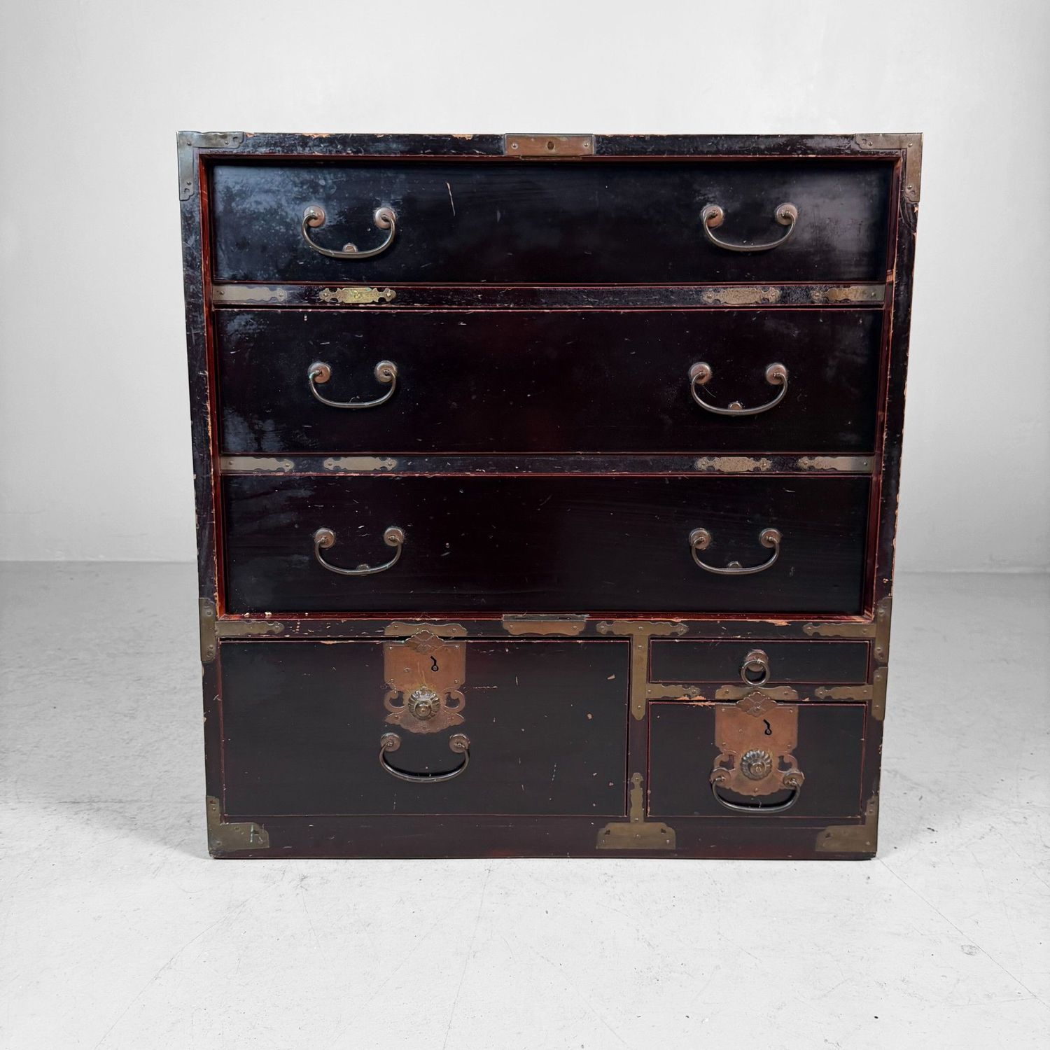 Japanese Antique Tansu Chest of Drawers with Brass Hardware, 1900s
