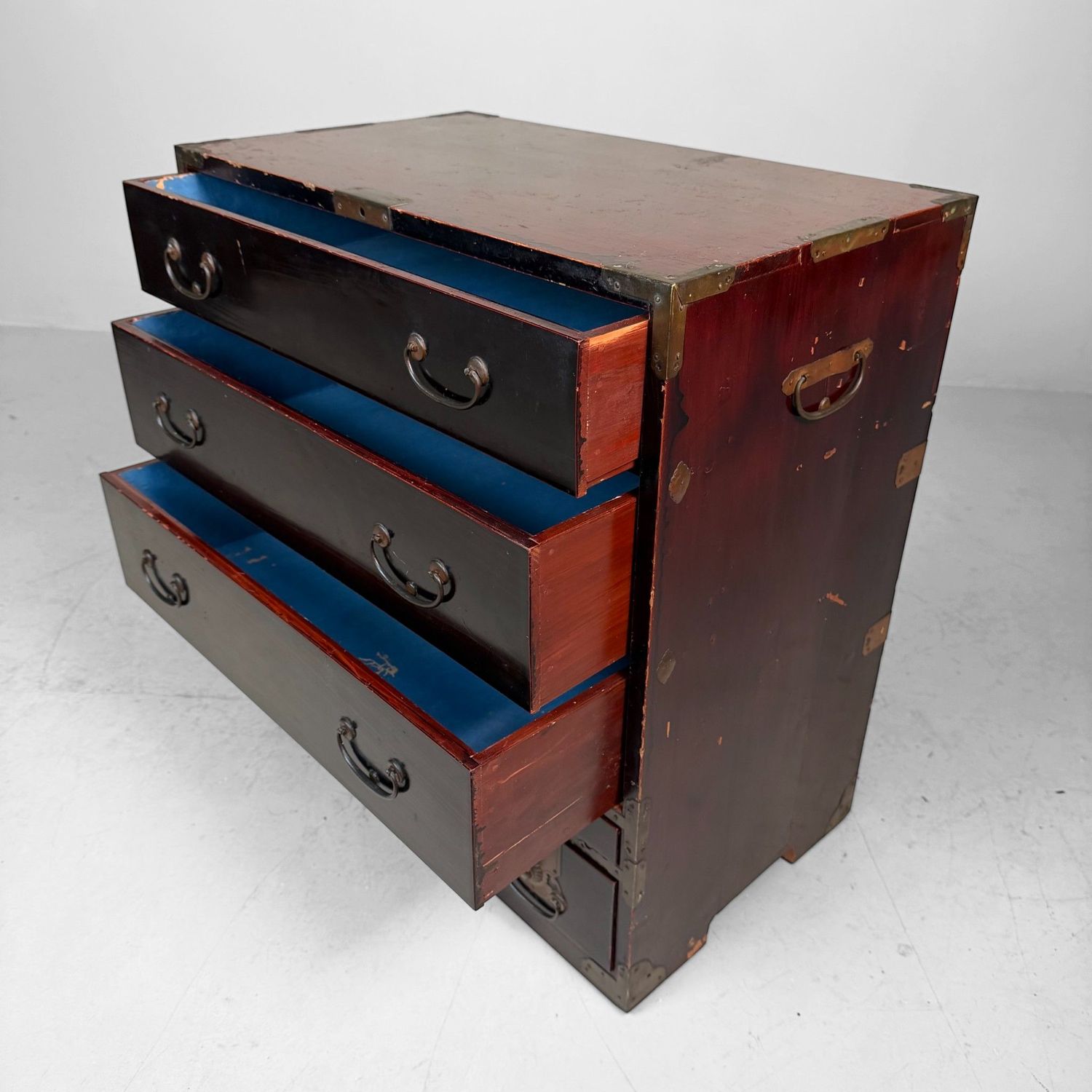 Japanese Antique Tansu Chest of Drawers with Brass Hardware, 1900s