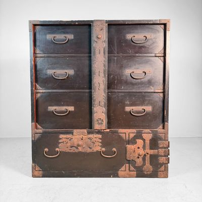 Japanese Antique Tansu, Storage Cabinet and Display Piece, 1900s Japanese Antique Tansu, Storage Cabinet and Display Piece, 1900s
