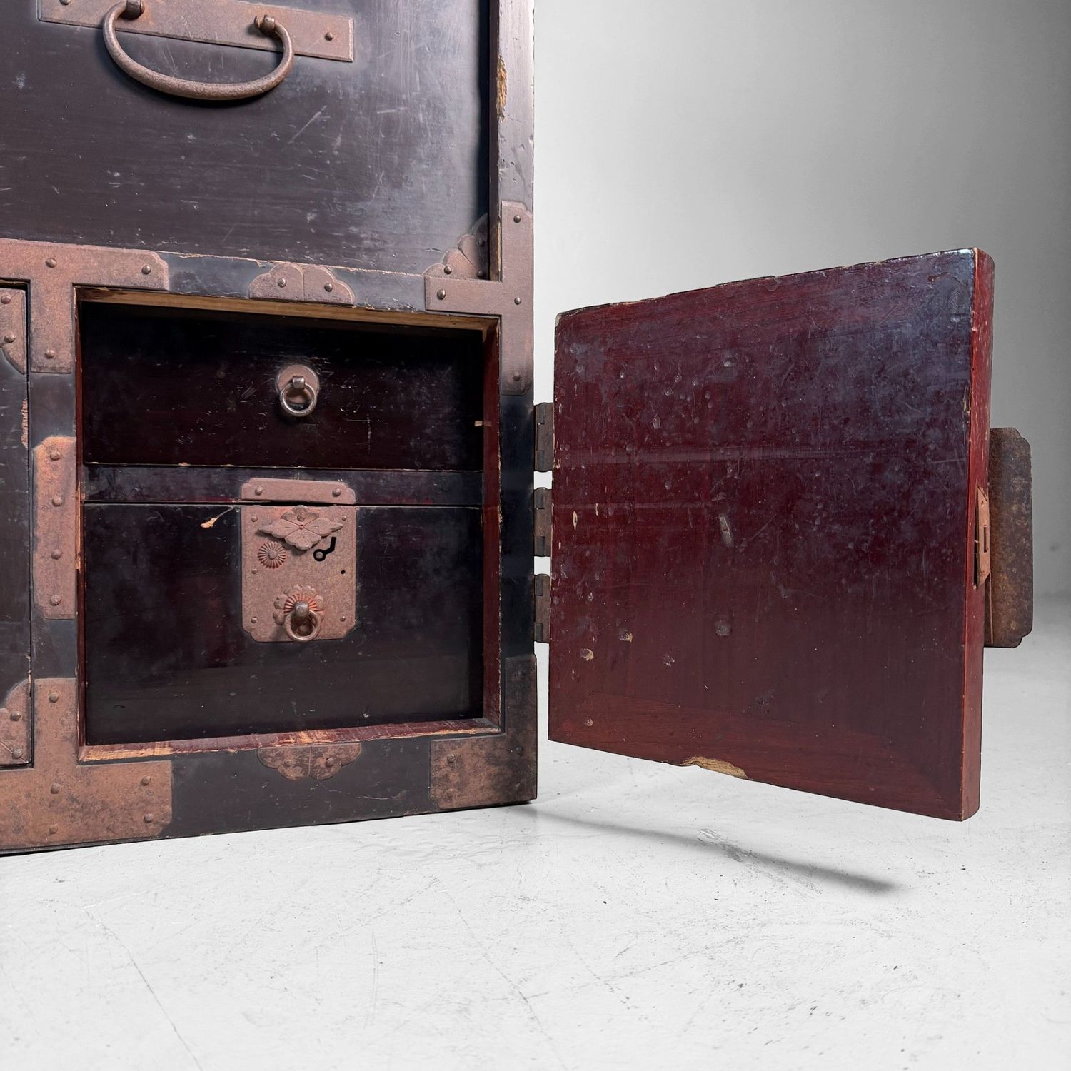 Japanese Antique Tansu, Storage Cabinet and Display Piece, 1900s