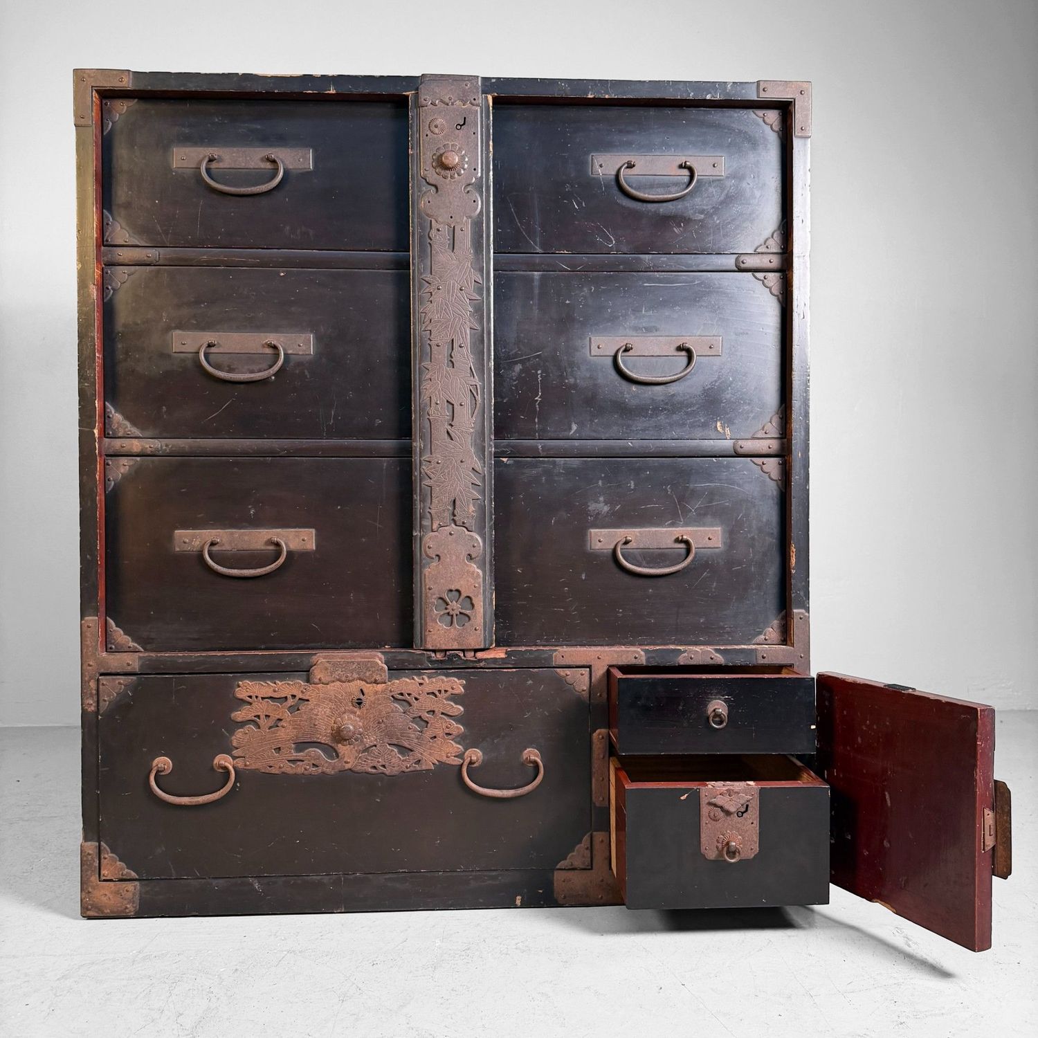 Japanese Antique Tansu, Storage Cabinet and Display Piece, 1900s