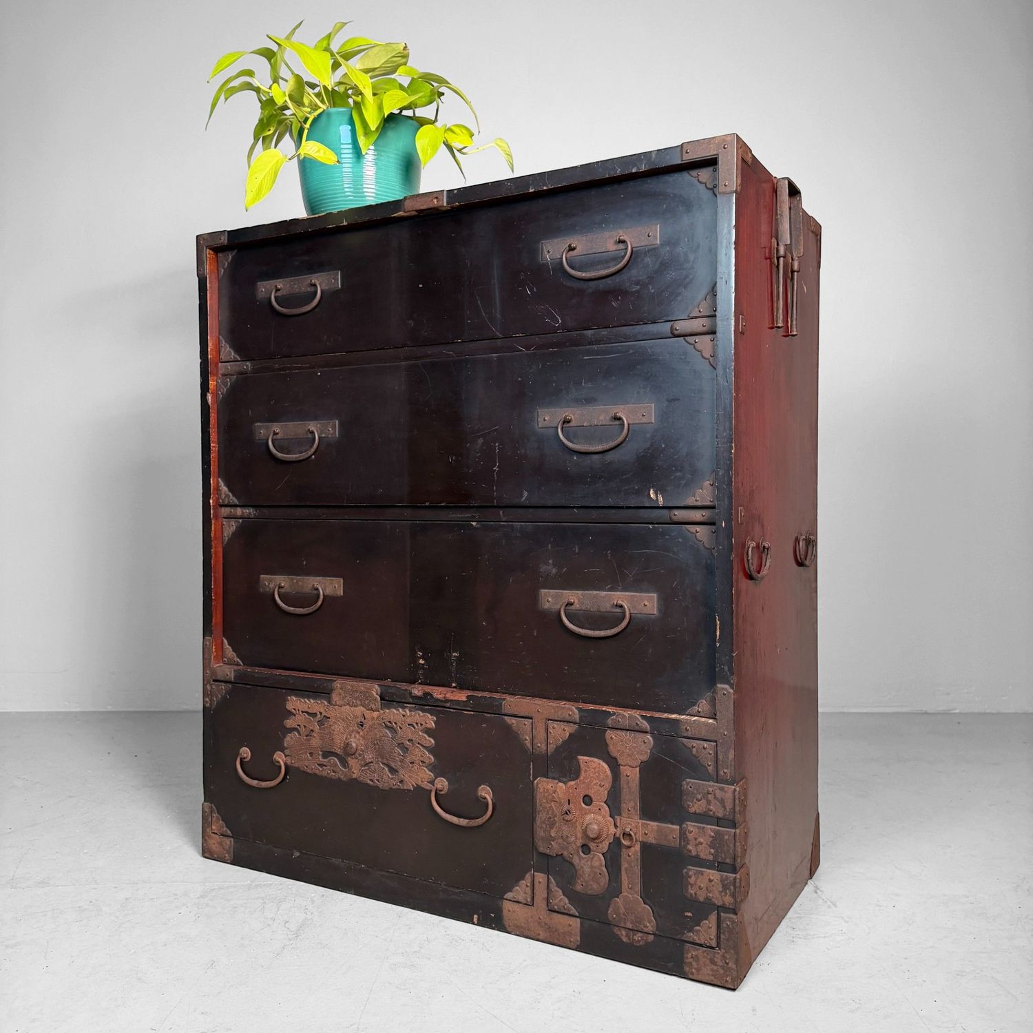 Japanese Antique Tansu, Storage Cabinet and Display Piece, 1900s
