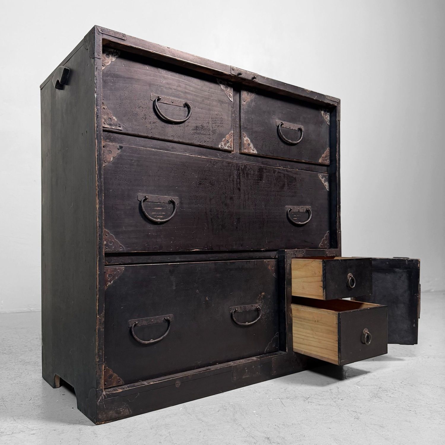 Japanese Tansu Storage Chest with Drawers, 1910s