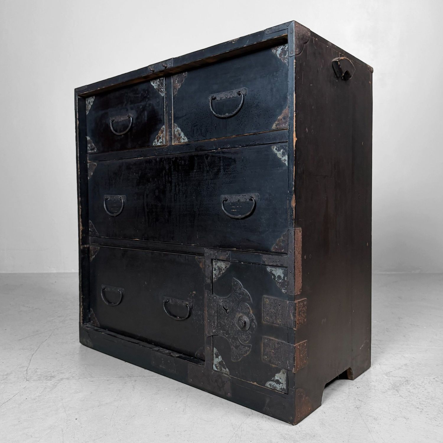 Japanese Tansu Storage Chest with Drawers, 1910s