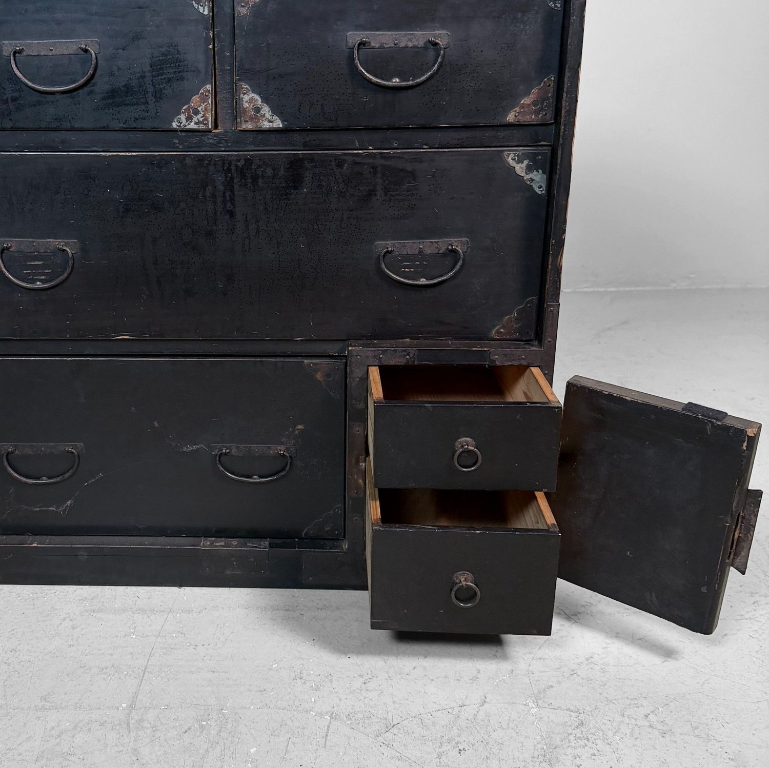Japanese Tansu Storage Chest with Drawers, 1910s